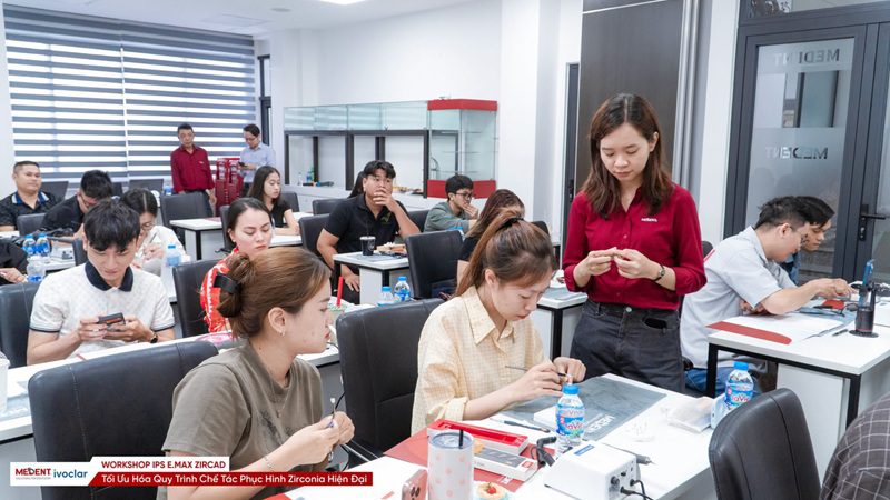 MEDENT tư vấn lựa chọn xi măng gắn sứ Ivoclar ph&ugrave; hợp với từng loại phục h&igrave;nh cho ph&ograve;ng kh&aacute;m.